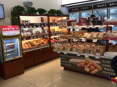 面包甜点陈列柜-红宝石·鲜奶小方·海派西点房(莘庄龙之梦店)