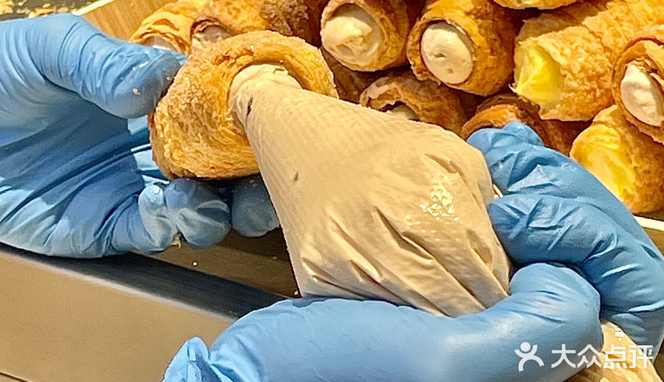 终于在福州吃到一口酥脆爆浆的奶油号角啦‼️