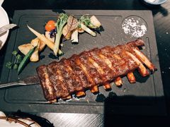 碳烤肉拼盘配西班牙风味土豆-C&R西班牙餐厅