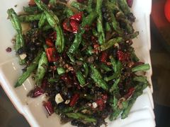 干煸四季豆-石磨豆花家常菜·牦牛排土火锅