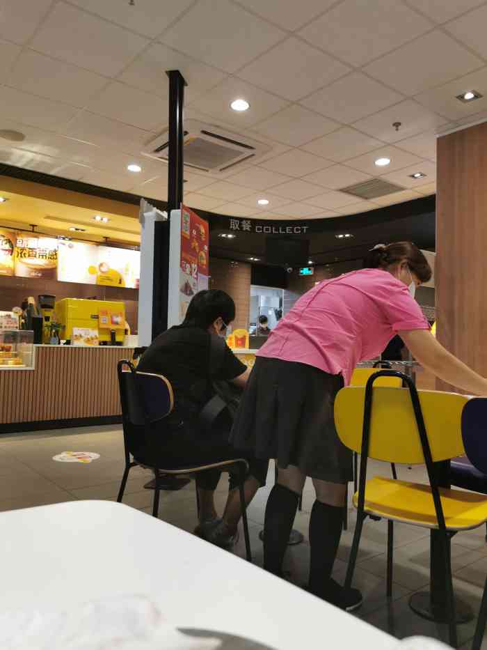 麦当劳(塘朗城店)-"[服务铃]服务:粉红姐姐很热情,为我们带.
