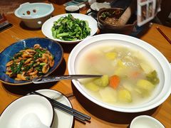 -老滇山寨•云南特色菜•地方菜•民族风情歌舞表演(金碧店)