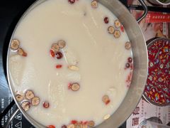 -尚尚仙·酸汤猪手·猪肚鸡火锅(华联万柳购物中心店)