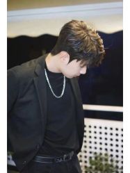 -一家只做男发烫染的店