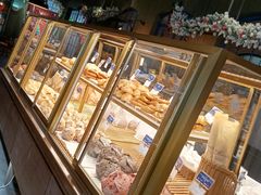 面包甜点陈列柜-黑草莓(重庆路店)