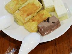 -黄浦江游览十六铺3号码头网红自助餐