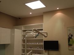 -瑞尔齿科(上海长风大悦城店)