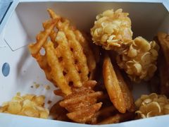 -必胜客(宝杨路宅急送店)