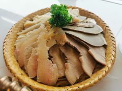特色牛杂拼盘-菌子鲜汤野生菌锅