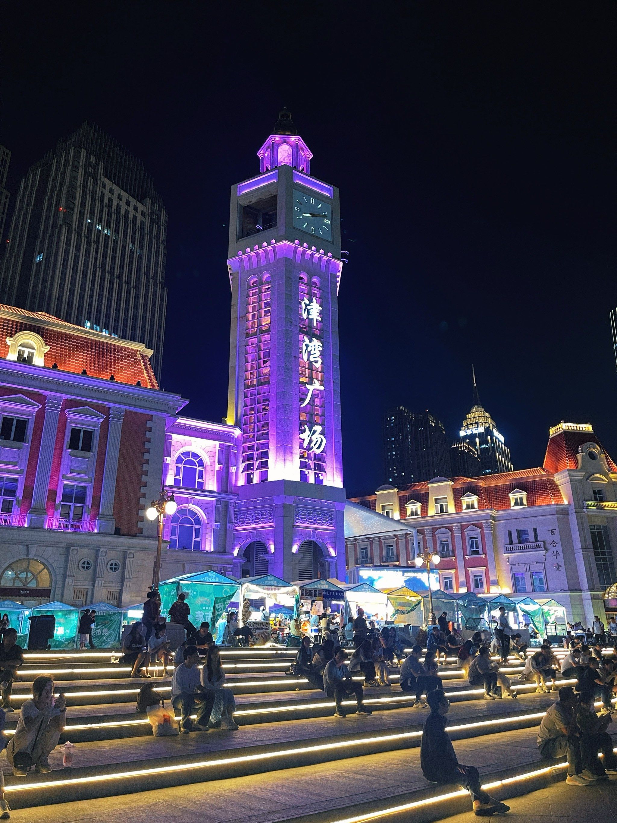 在天津最值得逛的夜市:津湾广场!