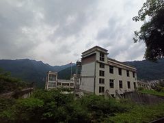 -四川汶川特大地震漩口中学遗址