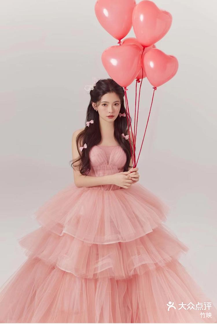 粉色公主蓬蓬裙写真