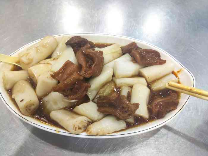 最近经常路过,牛腩面和牛腩猪肠粉十分好吃,尤其是牛腩很软入味,腩汁