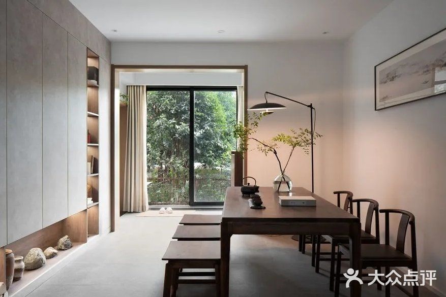 40岁大叔把客厅去掉，装修成极简新中式，新家静谧又美好，喜欢