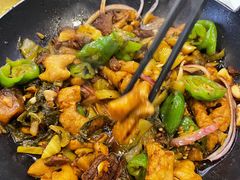 -阿瓦山寨·湘菜现炒·剁椒鱼头王(咸阳总店)