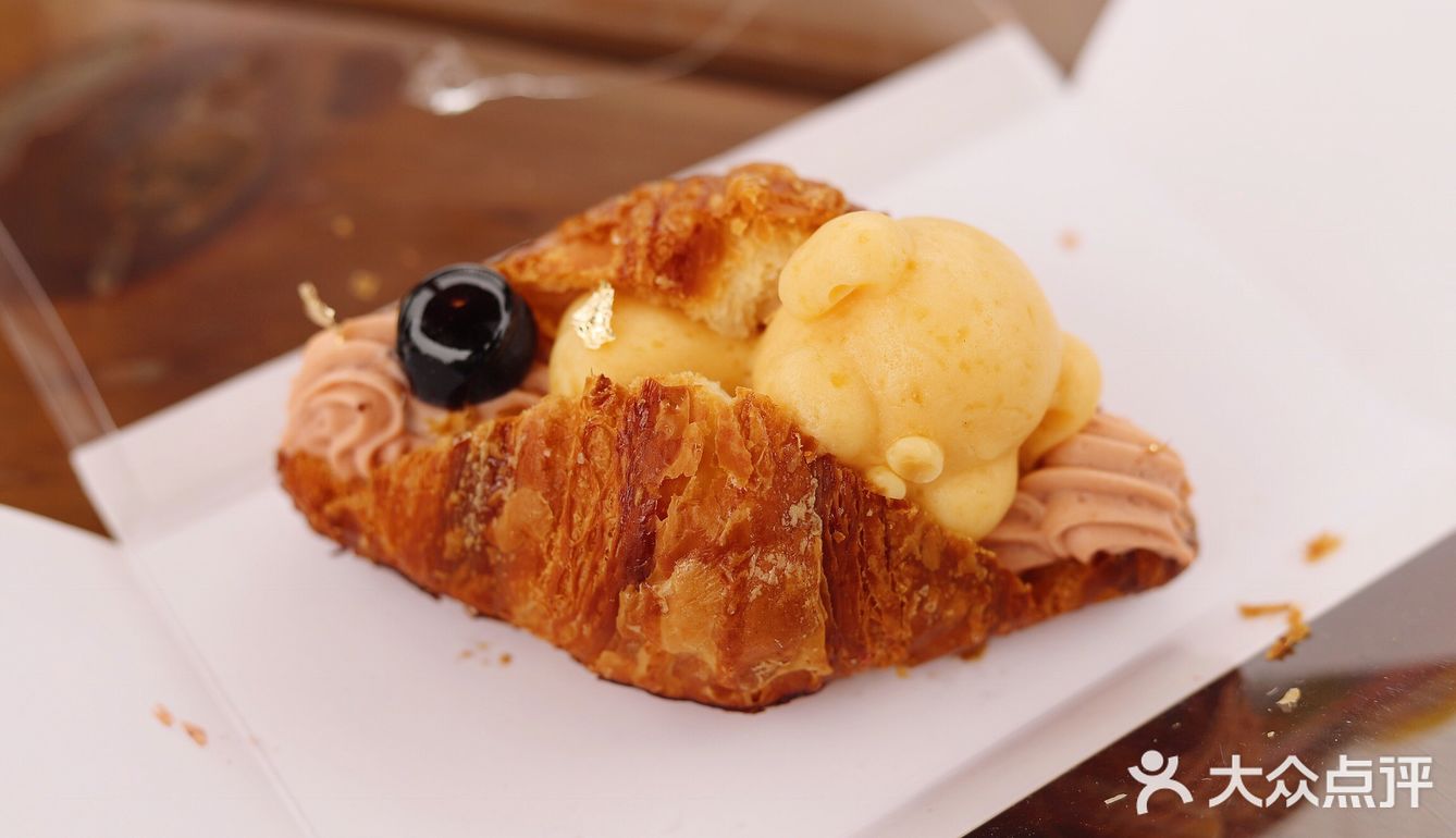 猪年吃什么 | 网红可颂🥐送你金猪🐷