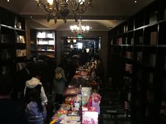 -钟书阁(松江泰晤士小镇店)