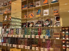 零售区-VENCHI 闻绮(上海佛罗伦萨小镇店)