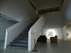 一楼通往二楼的楼梯-上海油画雕塑院