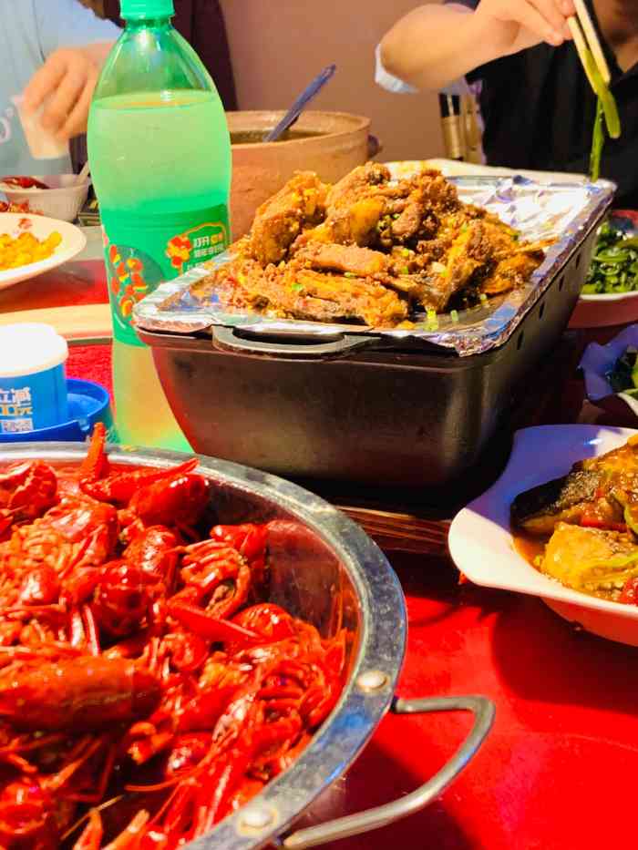 肥仔虾庄(后湖店)-"96武汉美食‖这家小龙虾和羊排98好吃到.