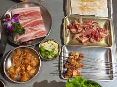 -围炉肉舍•炭烤活鳗•丹东海鲜烤肉(步行街店)