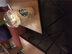 星巴克(环球购物中心店)-星巴克臻选(成都环球乐天店)