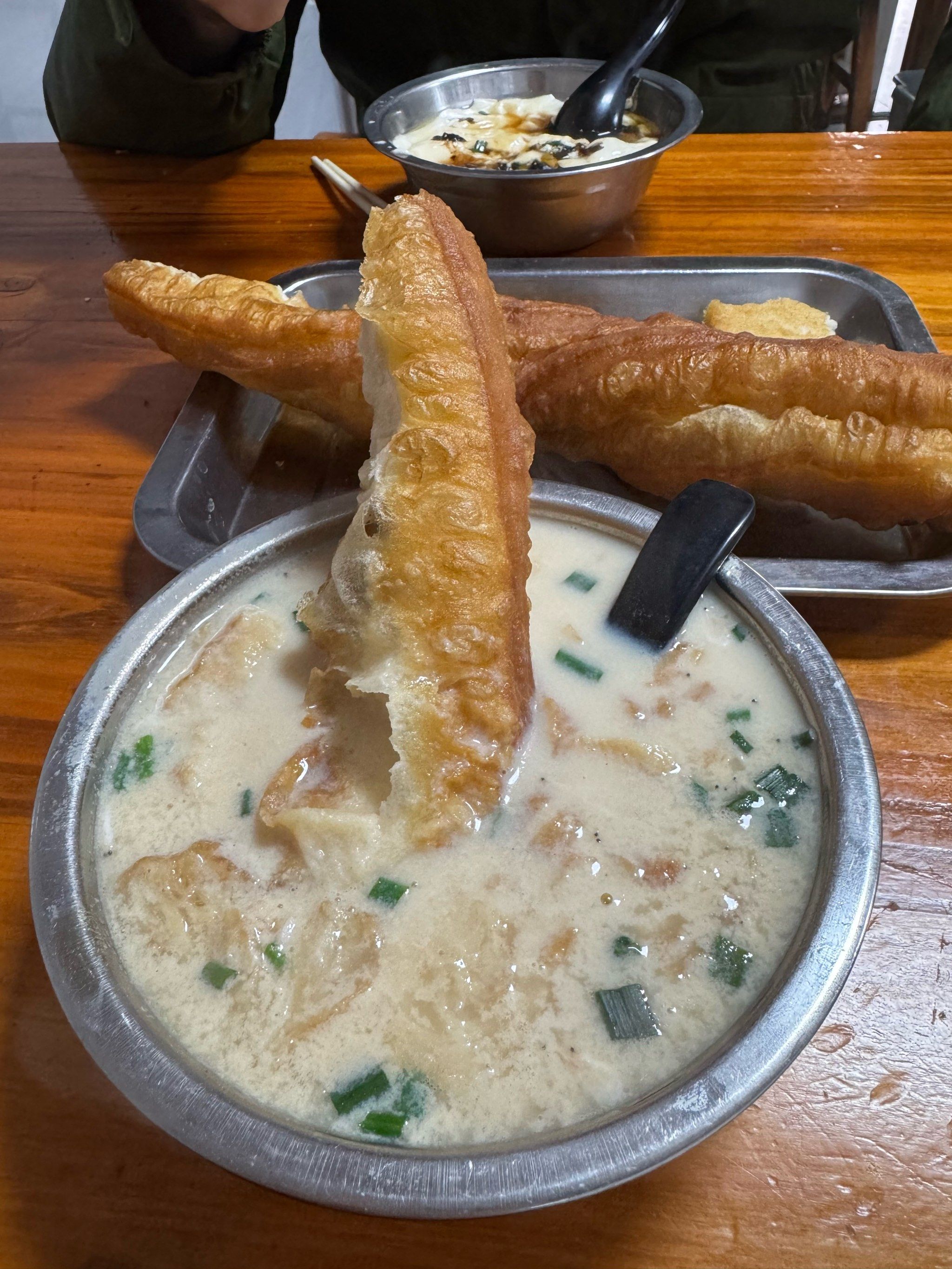 谁懂油条浸在豆浆里的美味呢