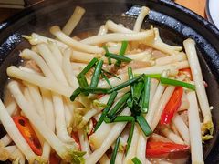 -帅巴人舅母子腊蹄民俗村