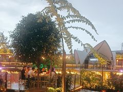 -茅草房·河畔园林火锅