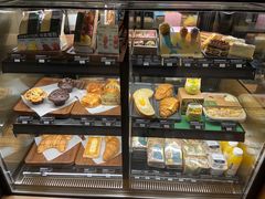 面包甜点陈列柜-星巴克(广州淘金路店)