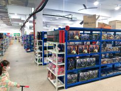 -逝水玩具折扣店
