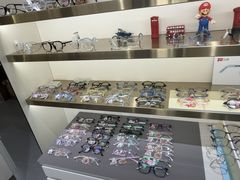 -视野联行眼镜•蔡司•依视路(温江店)