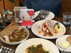 -ROAST coffee & eatery