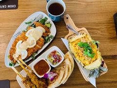 -Chom Cafe and Restaurant