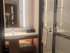 -深圳宝安体育馆希尔顿欢朋酒店