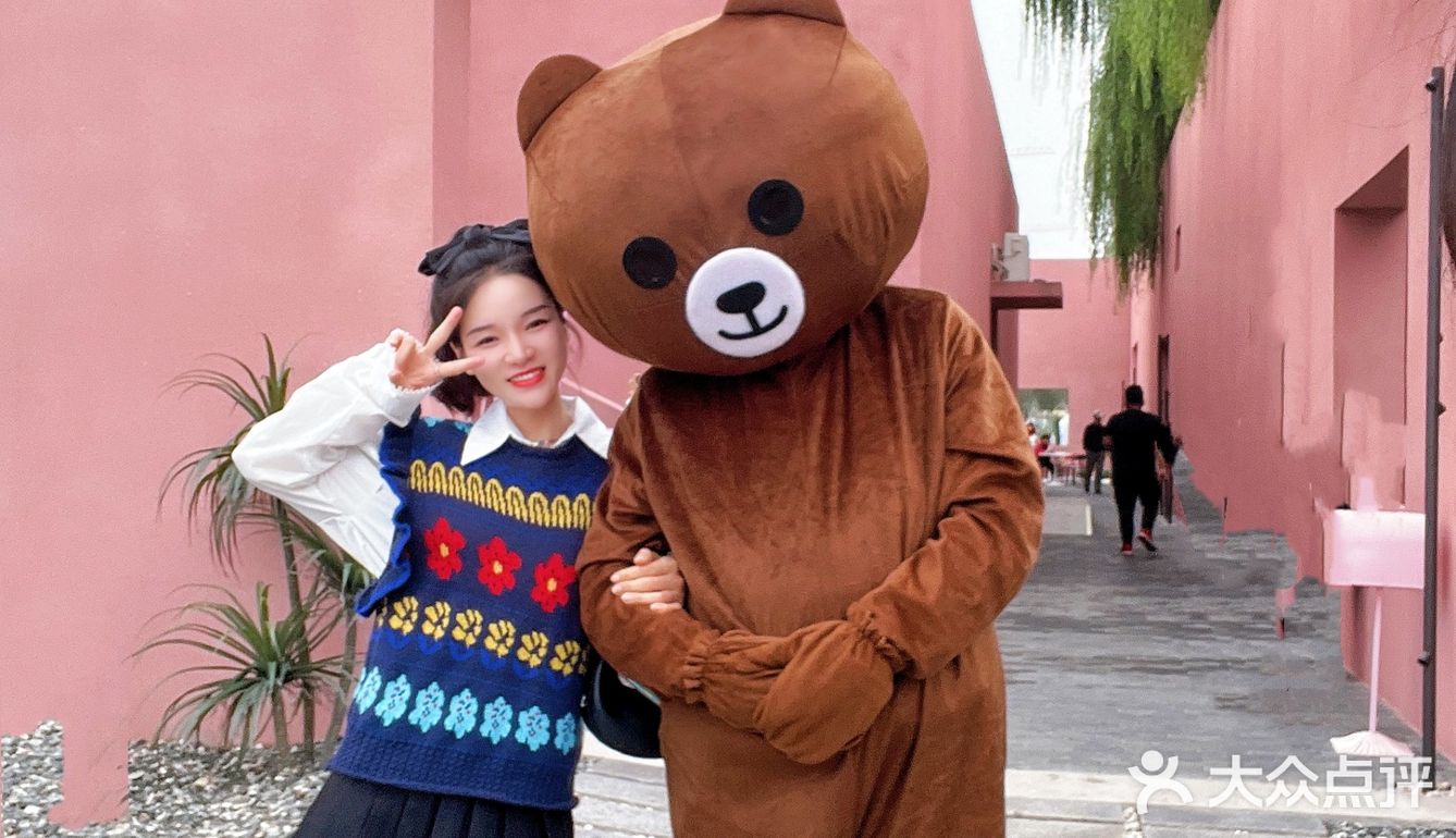 花海旁的咖啡馆