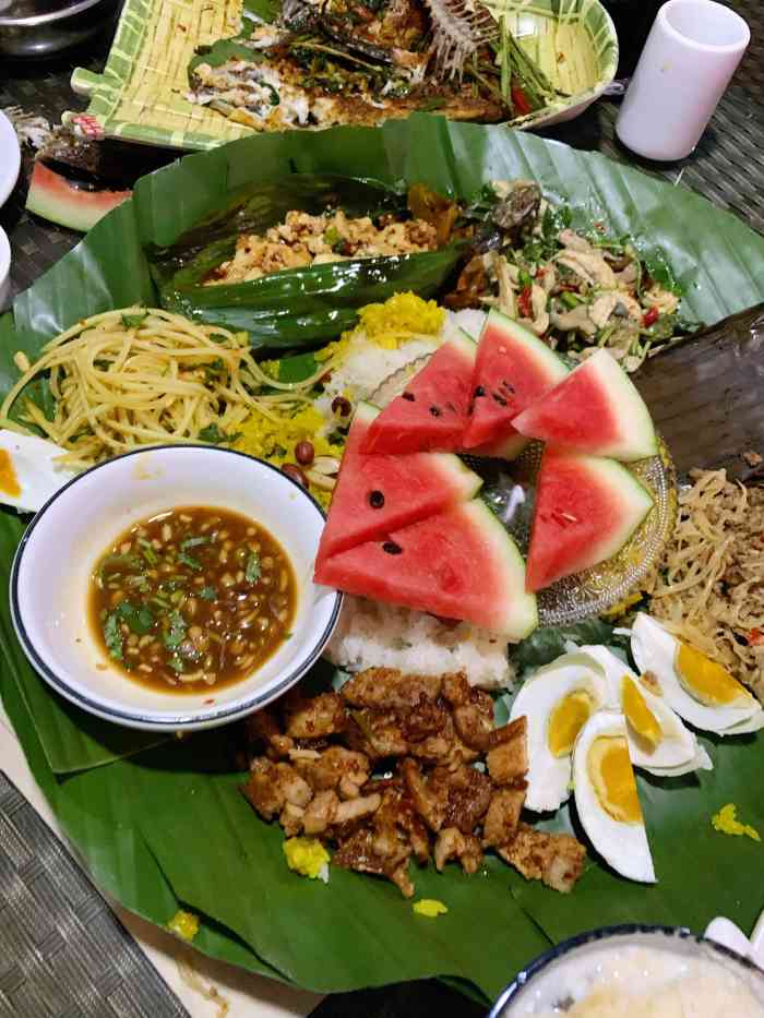 傣味轩(南屏街东口店)-"#环境#有露台,下雨天外面有点怪怪的味道.