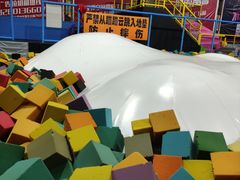 -反弹空间蹦床主题乐园