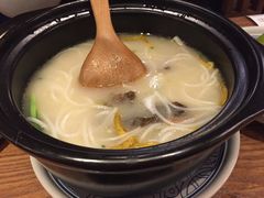 -云海肴·汽锅鸡·云南菜(天山百盛优客店)