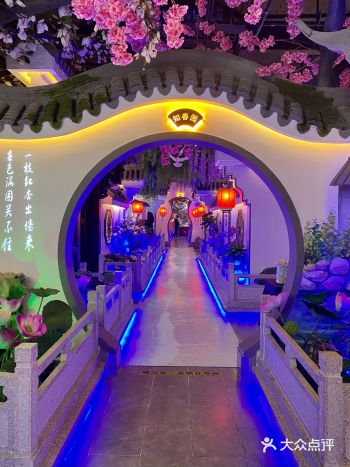 北京三元桥的江南水乡，在庭院用餐！风景如画