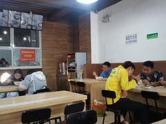 大堂-金实大酥牛肉面