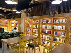 -新华里咖啡书吧(新华书店小寨店)