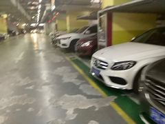 -环球港-停车场