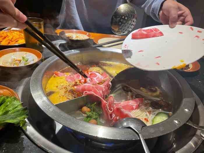 闷墩儿火锅(南阳门店)-"吃了一顿饭出来车就被贴了罚单,还说门口摆.