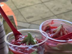 -蜜雪冰城(万达广场外B号门门口外集装箱店)