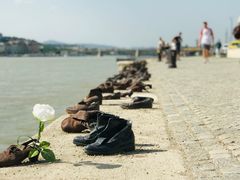 -多瑙河畔鞋履雕塑