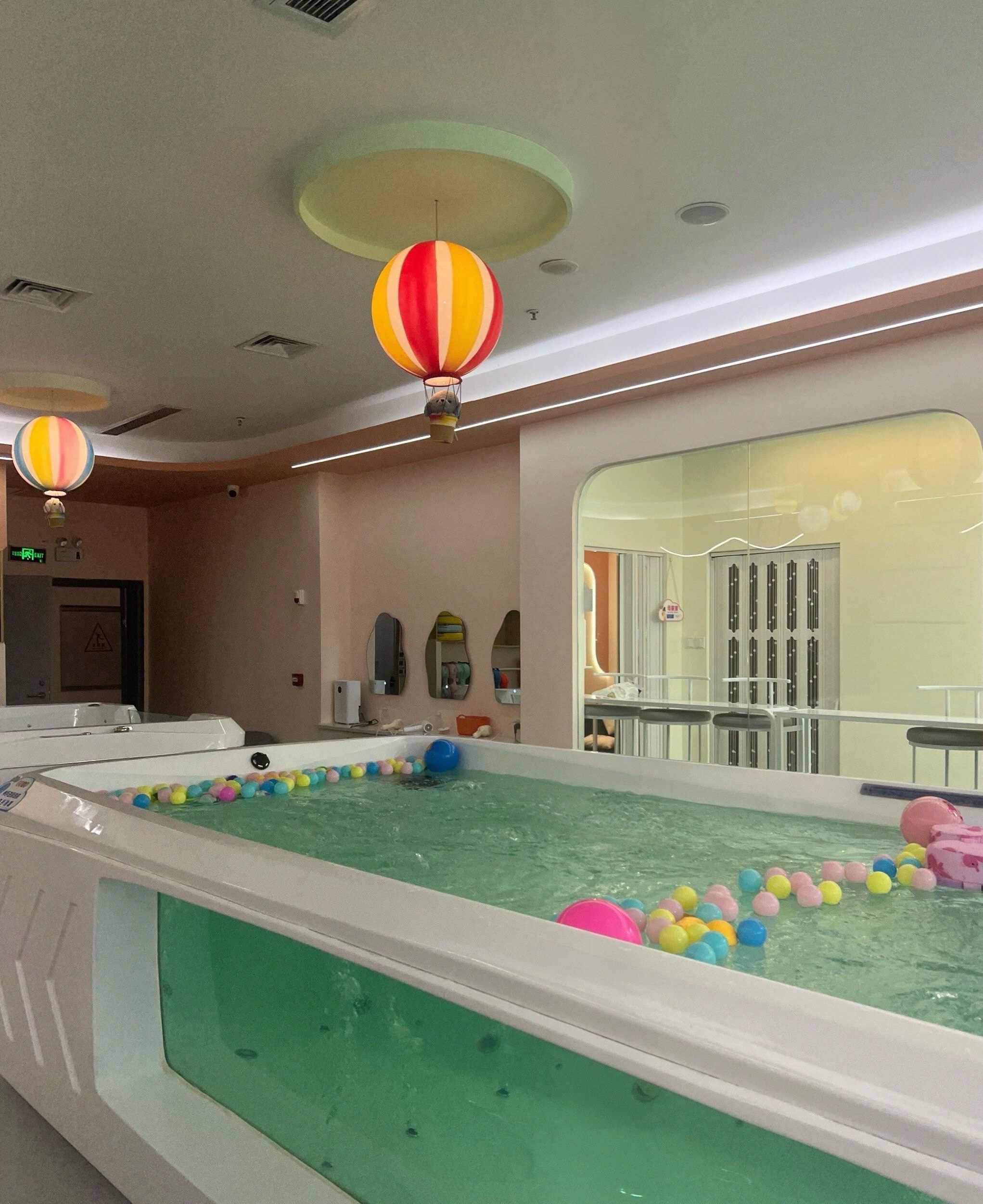 果然是从小就喜欢水的娃