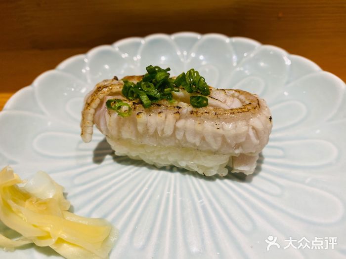 お箸日本料理比目鱼裙边图片