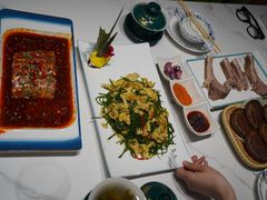 -三江源美食城