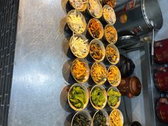 -董哥山城碗碗香(美专校街店)